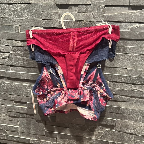 Jessica Simpson Bra and Underwear Set - Picture 3 of 3